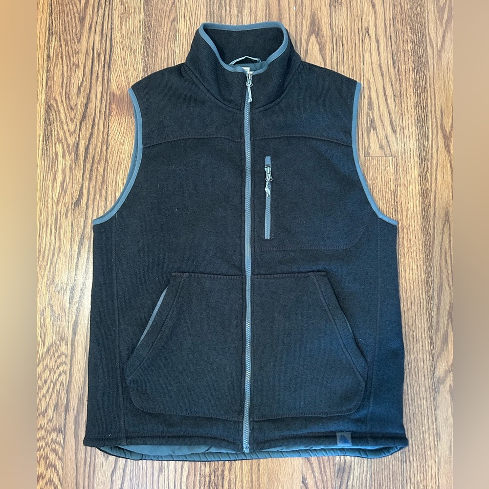 L.L. Bean Men's Black and Gray Vest, full zip up, size medium, primaloft vest